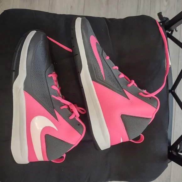 Nike - Picture 8 of 16